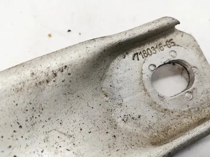 BMW 5 F10 F11 (2009 - 2016)  7180316 Другая часть кузова