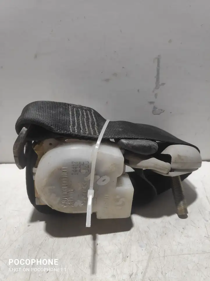 Toyota Corolla Verso AR10 (2004 - 2009) H073818 Задний ремень безопасности — фото 2