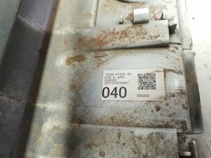 Toyota Prius Prime (2017 - ) 7585047030 Порог кузова — фото 8