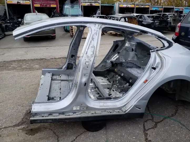 Tesla Model S (2016 - 2021) Средняя стойка кузова (B) — фото 1