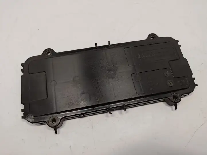 BMW 3 F30 F35 F31 (2012 - 2018) 51317263164 Крышка GPS-антенны — фото 1