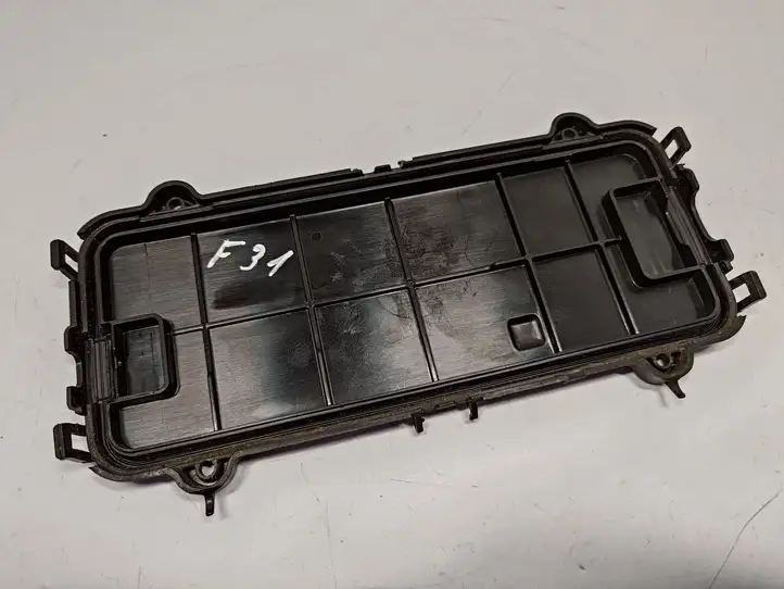 BMW 3 F30 F35 F31 (2012 - 2018) 51317263164 Крышка GPS-антенны — фото 3