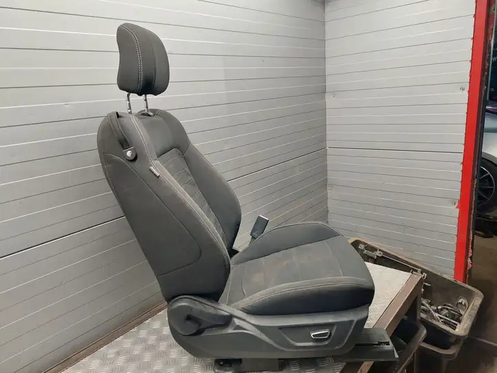 Ford Mustang VI (2015 - ) Переднее сиденье пассажира — фото 6