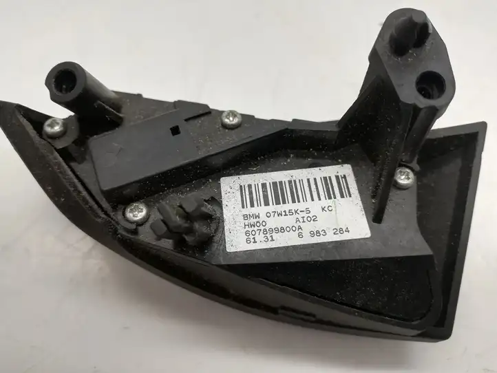 BMW 5 E60 E61 (2004 - 2010)  6983284 Кнопка крюка в багажнике