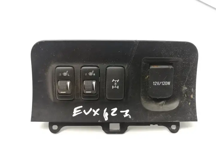 Toyota Land Cruiser (J120) (2002 - 2009) 5883160030 Кнопка фаркопа в багажнике — фото 1