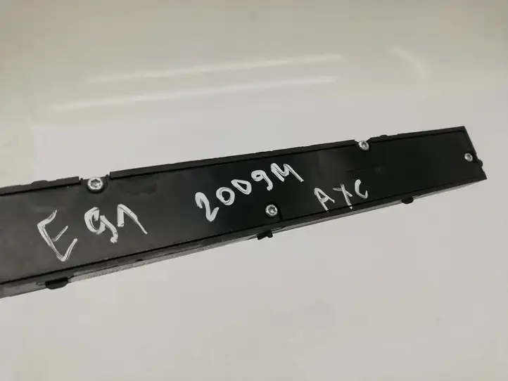 BMW 3 E90 E91 (2005 - 2012) 6962589 Кнопка фаркопа в багажнике — фото 2
