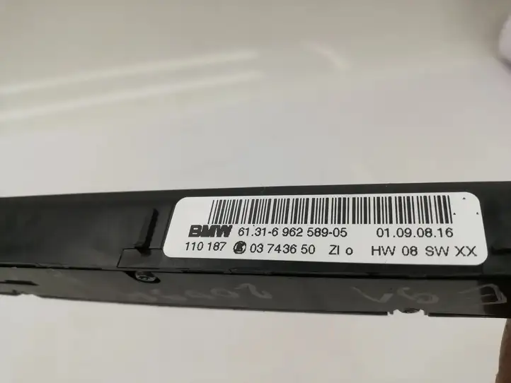 BMW 3 E90 E91 (2005 - 2012) 6962589 Кнопка фаркопа в багажнике — фото 3