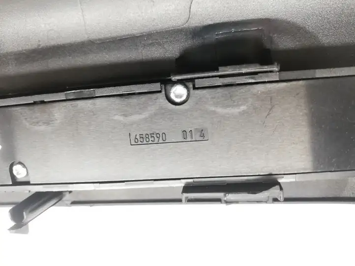 BMW 1 E81 E87 (2004 - 2011) 658590 Кнопка фаркопа в багажнике — фото 3