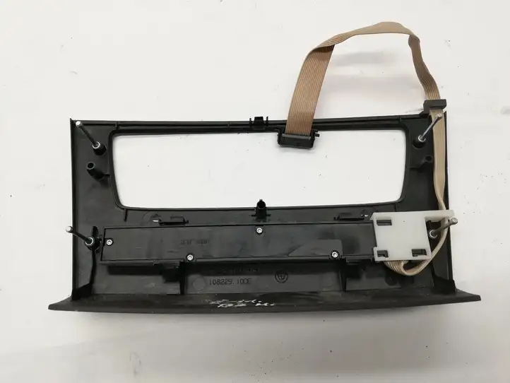 BMW 3 E90 E91 (2005 - 2012) 9120979 Кнопка фаркопа в багажнике — фото 3