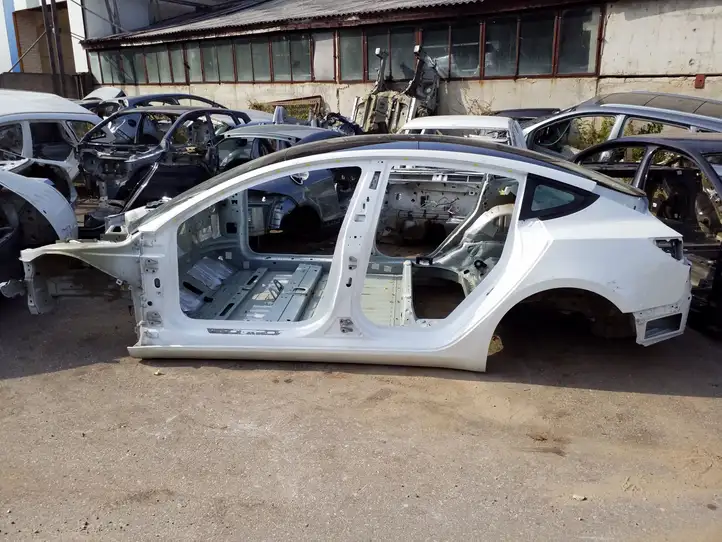 Tesla Model 3 (2017 - 2023) Средняя стойка кузова (B) — фото 1