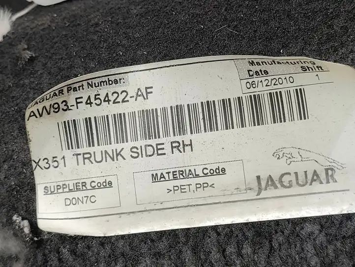 Jaguar XJ X351 (2009 - 2019) AW93F45422AF Боковая обшивка багажника — фото 3