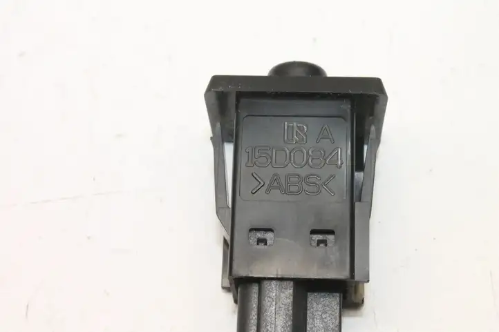 Toyota Yaris (2014 - 2019) 15D084 Кнопка фаркопа в багажнике — фото 5