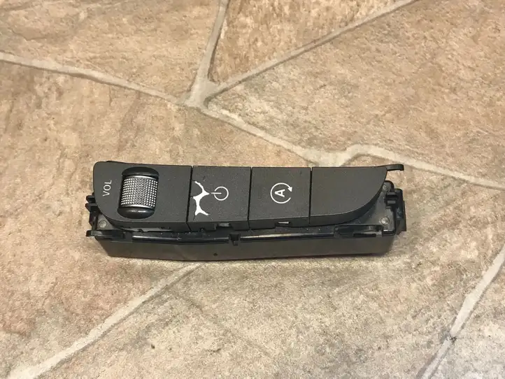 Mercedes-Benz E W213 (2016 - ) A2139050102 Кнопка фаркопа в багажнике — фото 5