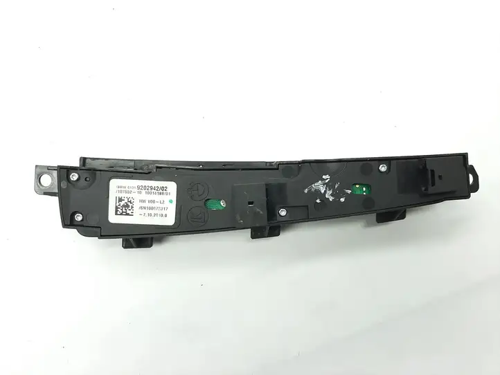 BMW 5 F10 F11 (2009 - 2016) 9202942 Кнопка фаркопа в багажнике — фото 2