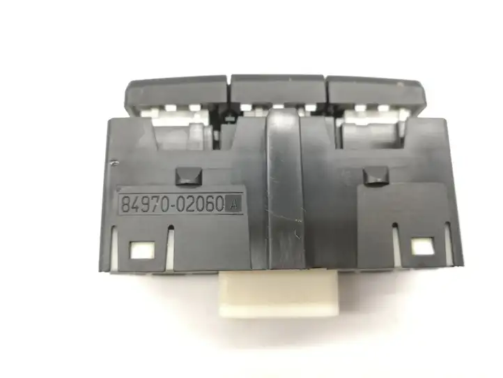 Toyota Auris E180 (2012 - 2018) 8497002060 Кнопка фаркопа в багажнике — фото 2