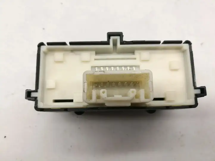 Toyota Auris E180 (2012 - 2018) 8497002060 Кнопка фаркопа в багажнике — фото 3