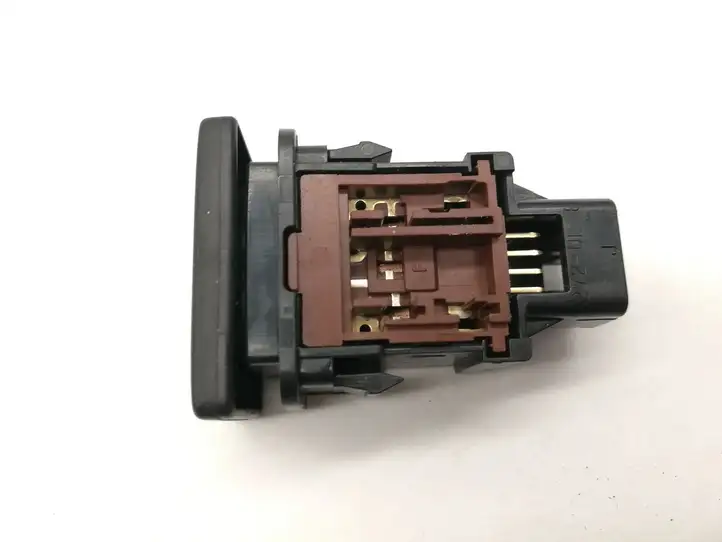 Toyota Land Cruiser (J120) (2002 - 2009) 15A975 Кнопка фаркопа в багажнике — фото 2