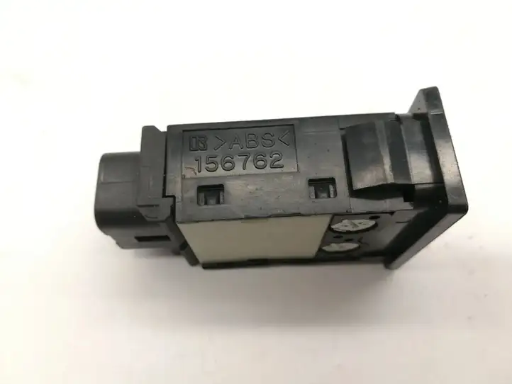 Toyota Avensis T250 (2006 - 2009) 156762 Кнопка фаркопа в багажнике — фото 2