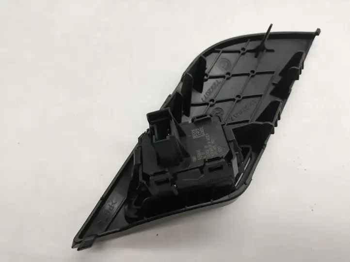 BMW X6 F16 (2014 - 2017) 7292077 Кнопка фаркопа в багажнике — фото 2