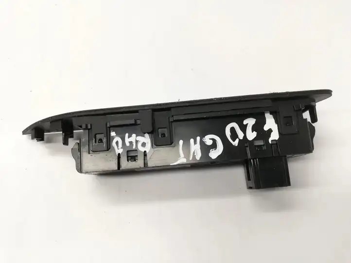 BMW 1 F20 F21 (2011 - 2019) 9252920 Кнопка фаркопа в багажнике — фото 2