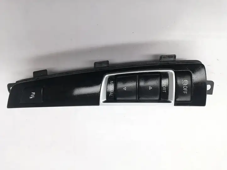 BMW 5 GT F07 (2010 - 2017) 9197897 Кнопка фаркопа в багажнике — фото 1