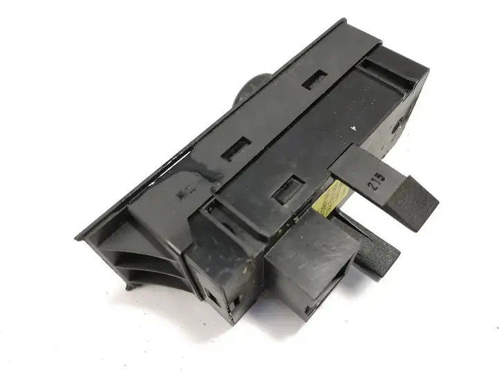 Audi A3/S3 8P (2004 - 2008) 8P0919721 Кнопка фаркопа в багажнике — фото 3