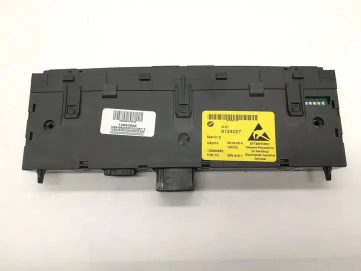 BMW 5 E60 E61 (2004 - 2010) 9134027 Кнопка фаркопа в багажнике — фото 1