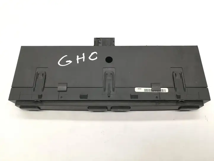 BMW 5 E60 E61 (2004 - 2010) 9134027 Кнопка фаркопа в багажнике — фото 3