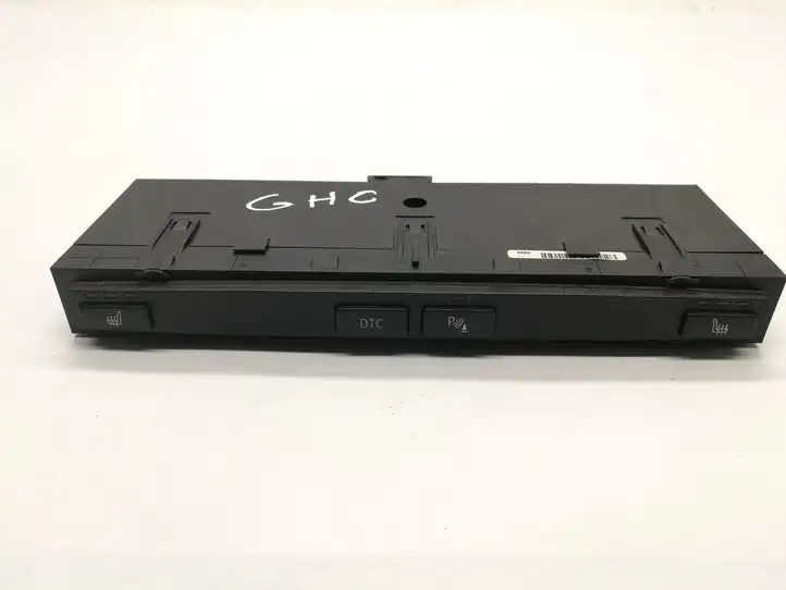 BMW 5 E60 E61 (2004 - 2010) 9134027 Кнопка фаркопа в багажнике — фото 4
