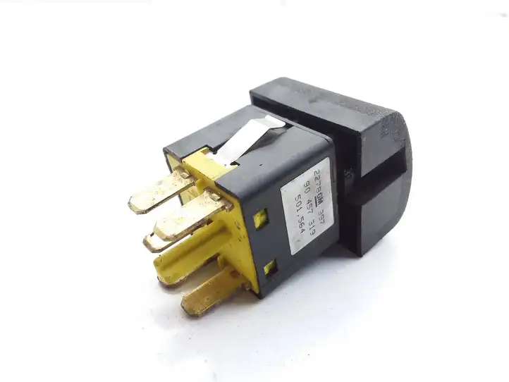 Opel Vectra (1999 - 2002)  90457319 Кнопка крюка в багажнике