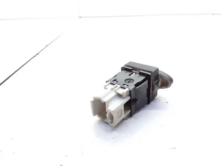 Citroen C5 (2001 - 2004) 96409529XT Кнопка фаркопа в багажнике — фото 2