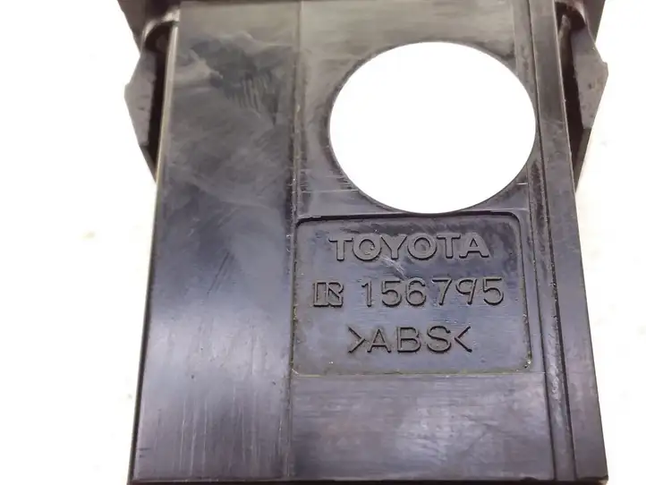 Toyota Avensis T250 (2003 - 2006) 156795 Кнопка фаркопа в багажнике — фото 3