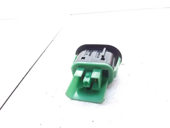 Saab 9-5 (1998 - 2005)  4617544 Кнопка крюка в багажнике