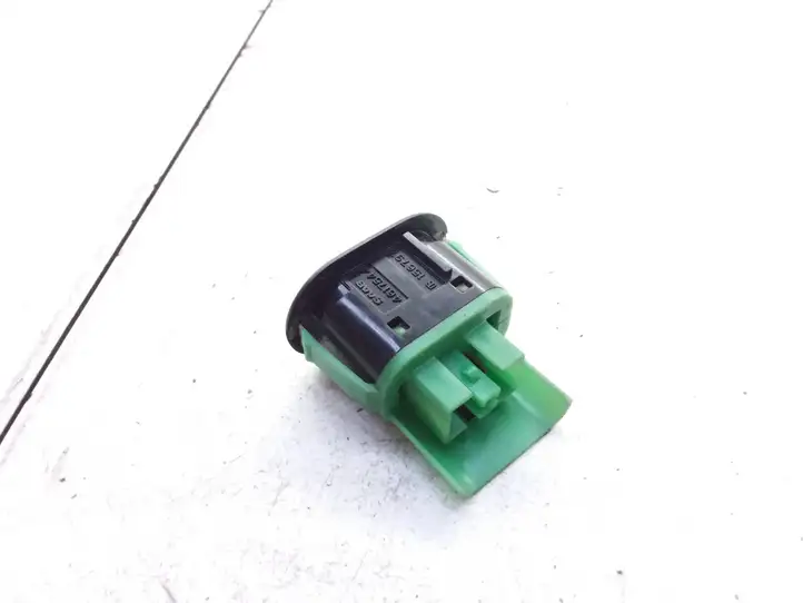 Saab 9-5 (1998 - 2005)  4617544 Кнопка крюка в багажнике