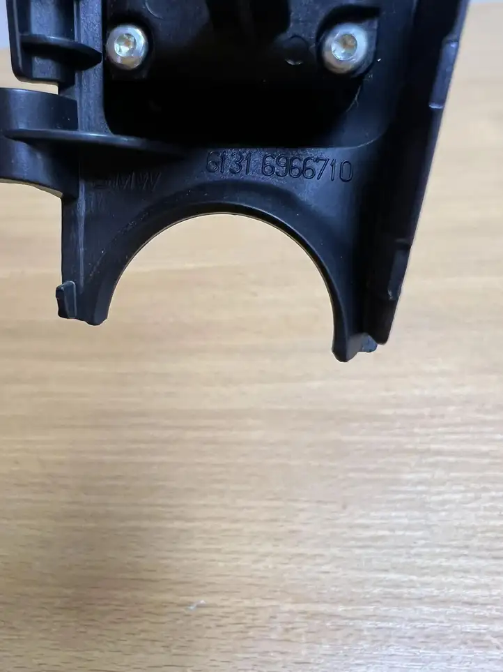 BMW X5 E70 (2006 - 2013) 68875 Кнопка фаркопа в багажнике — фото 5