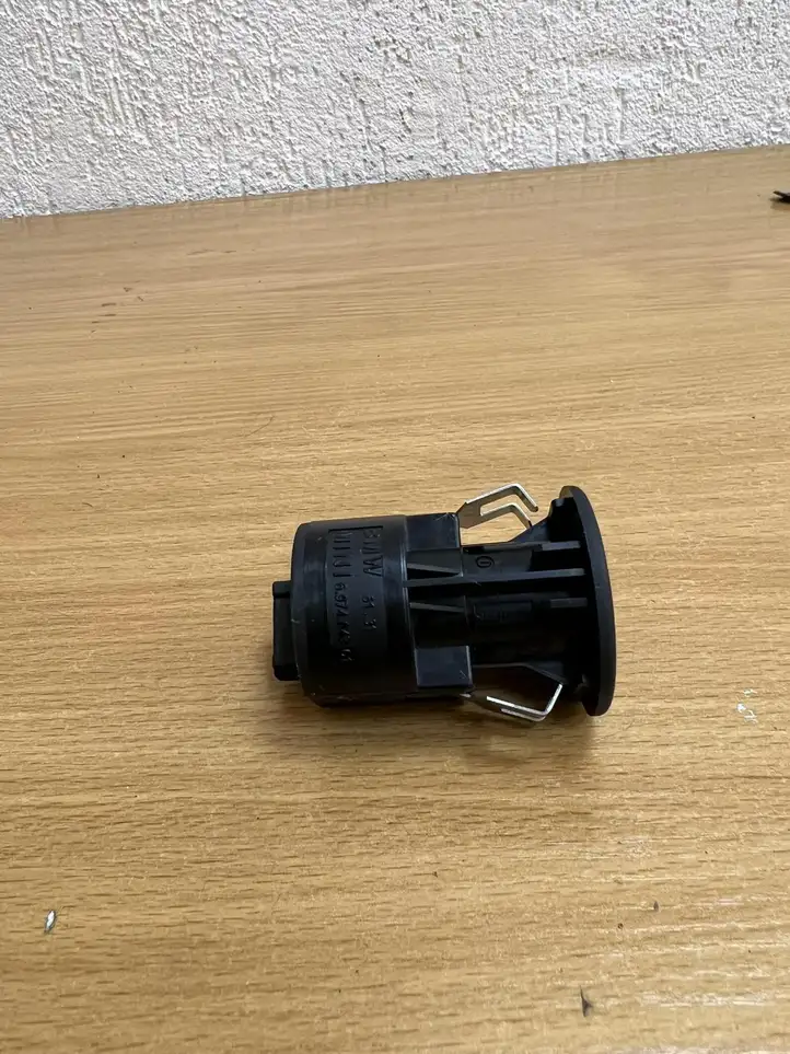 BMW 3 E90 E91 (2005 - 2012) 6974643 Кнопка фаркопа в багажнике — фото 5