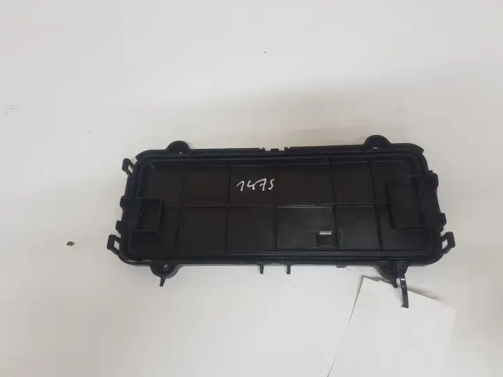 BMW 3 F30 F35 F31 (2012 - 2018) 51317263164 Крышка GPS-антенны — фото 1