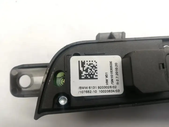 BMW X3 F25 (2010 - 2017) 9203028 Кнопка фаркопа в багажнике — фото 3