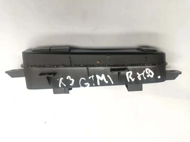 BMW X3 F25 (2010 - 2017) 9203028 Кнопка фаркопа в багажнике — фото 4