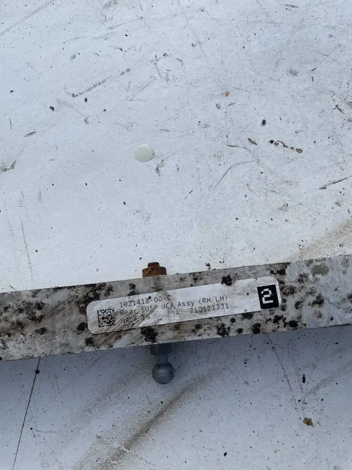 Tesla Model 3 (2017 - 2023) 102141800C Другая часть кузова — фото 2