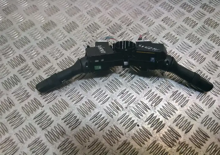 Toyota Avensis T270 (2015 - 2018)  0521017F422 Комплект ручек