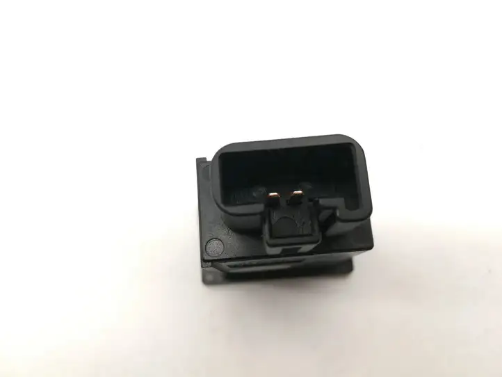Toyota Avensis T250 (2006 - 2009) 156795 Кнопка фаркопа в багажнике — фото 3