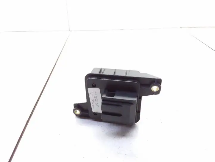 Audi A6 S6 C5 4B (2001 - 2004) 8L0959777A Кнопка фаркопа в багажнике — фото 2