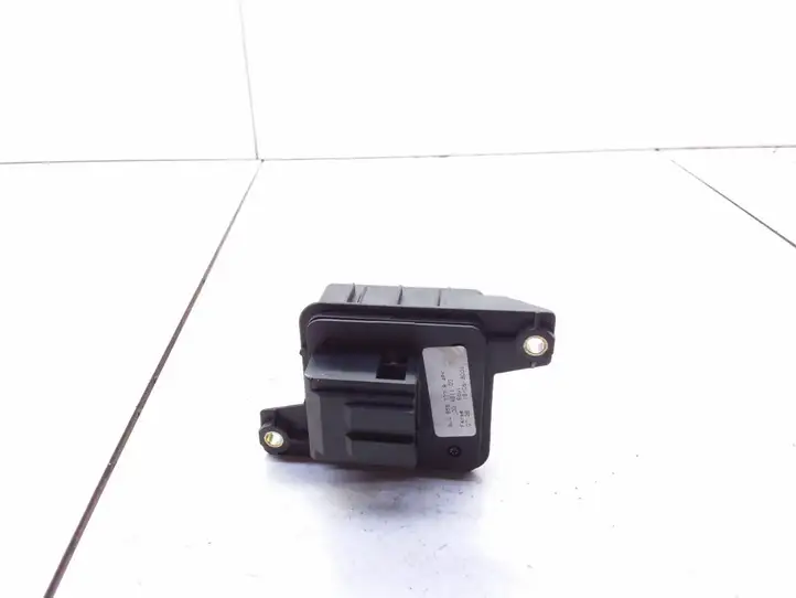 Audi A6 S6 C5 4B (2001 - 2004) 8L0959777A Кнопка фаркопа в багажнике — фото 3