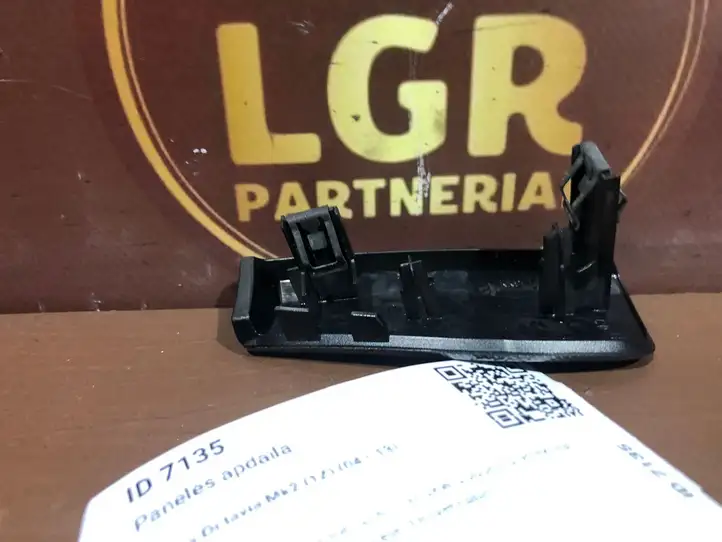 Skoda Octavia Mk2 (1Z) (2004 - 2013)  1Z1858415 Отделка внутренней панели