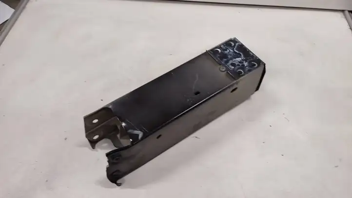 Tesla Model Y (2019 - 2024) Лонжерон кузова — фото 2