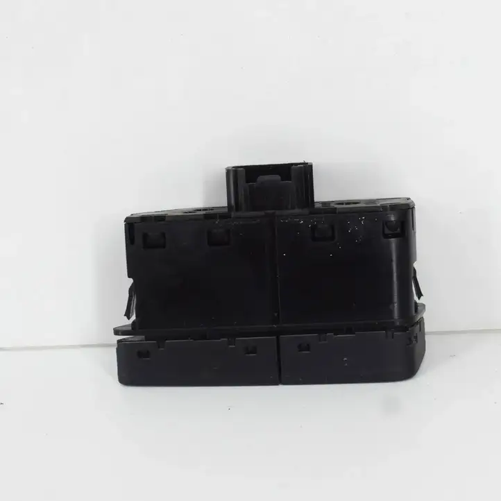 Ford Focus (2011 - 2015) AM5T18K574AB Кнопка фаркопа в багажнике — фото 5