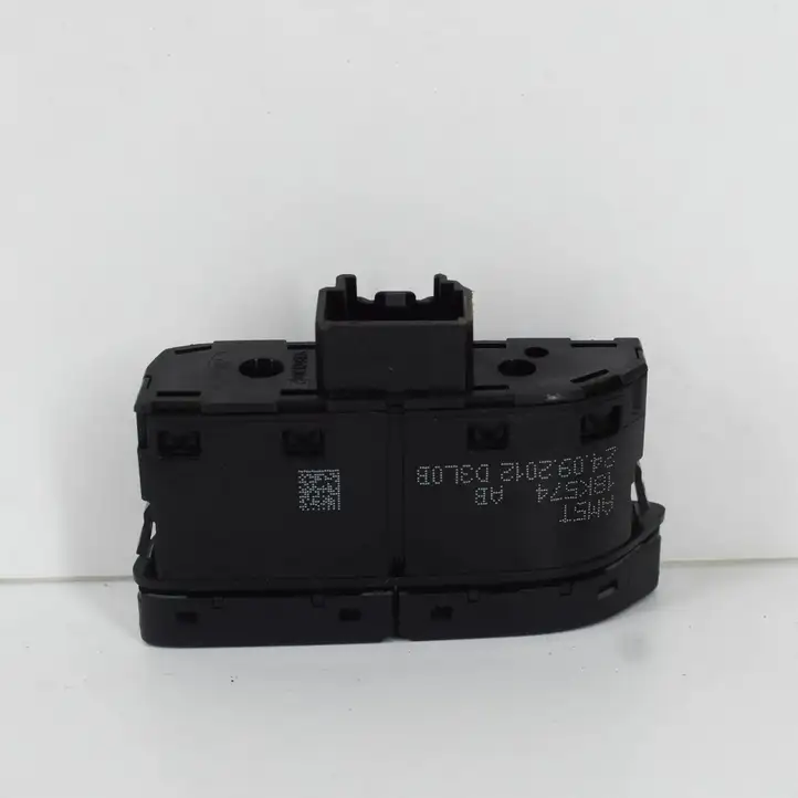 Ford Focus (2011 - 2015) AM5T18K574AB Кнопка фаркопа в багажнике — фото 6