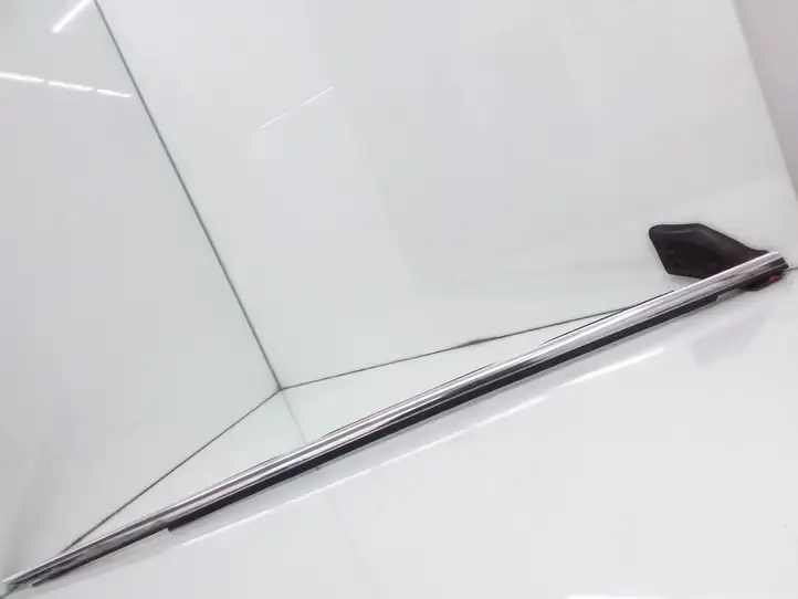 Audi A8 S8 D4 4H (2010 - 2014) 4H0853284A Накладка стекла передней двери — фото 1
