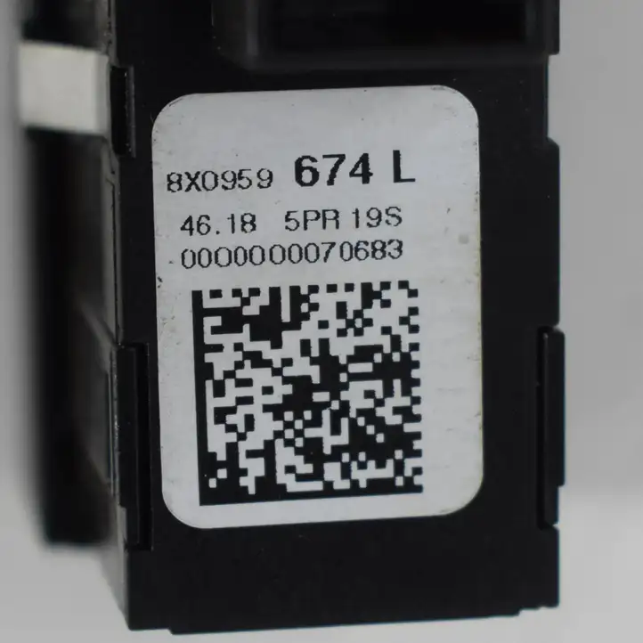 Audi S1 (2014 - 2019) 8X0959674L Кнопка фаркопа в багажнике — фото 7